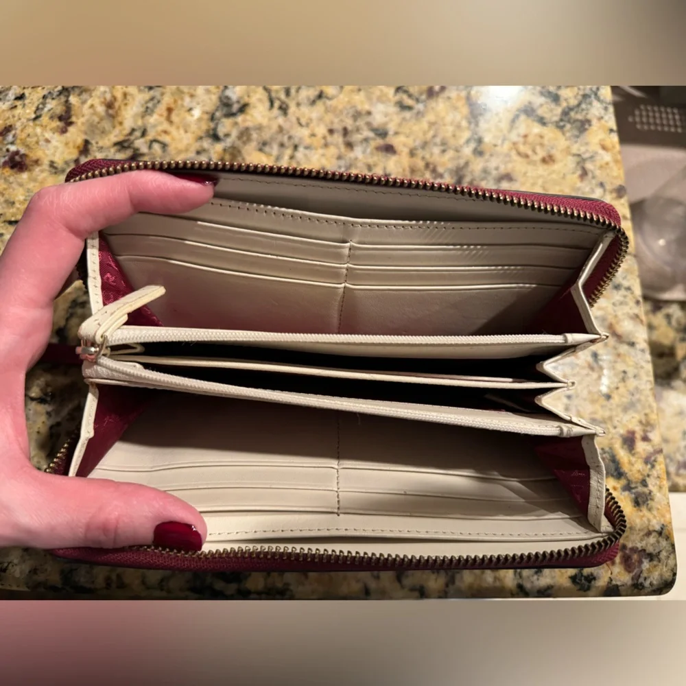 Kate Spade Bow Zip Wallet